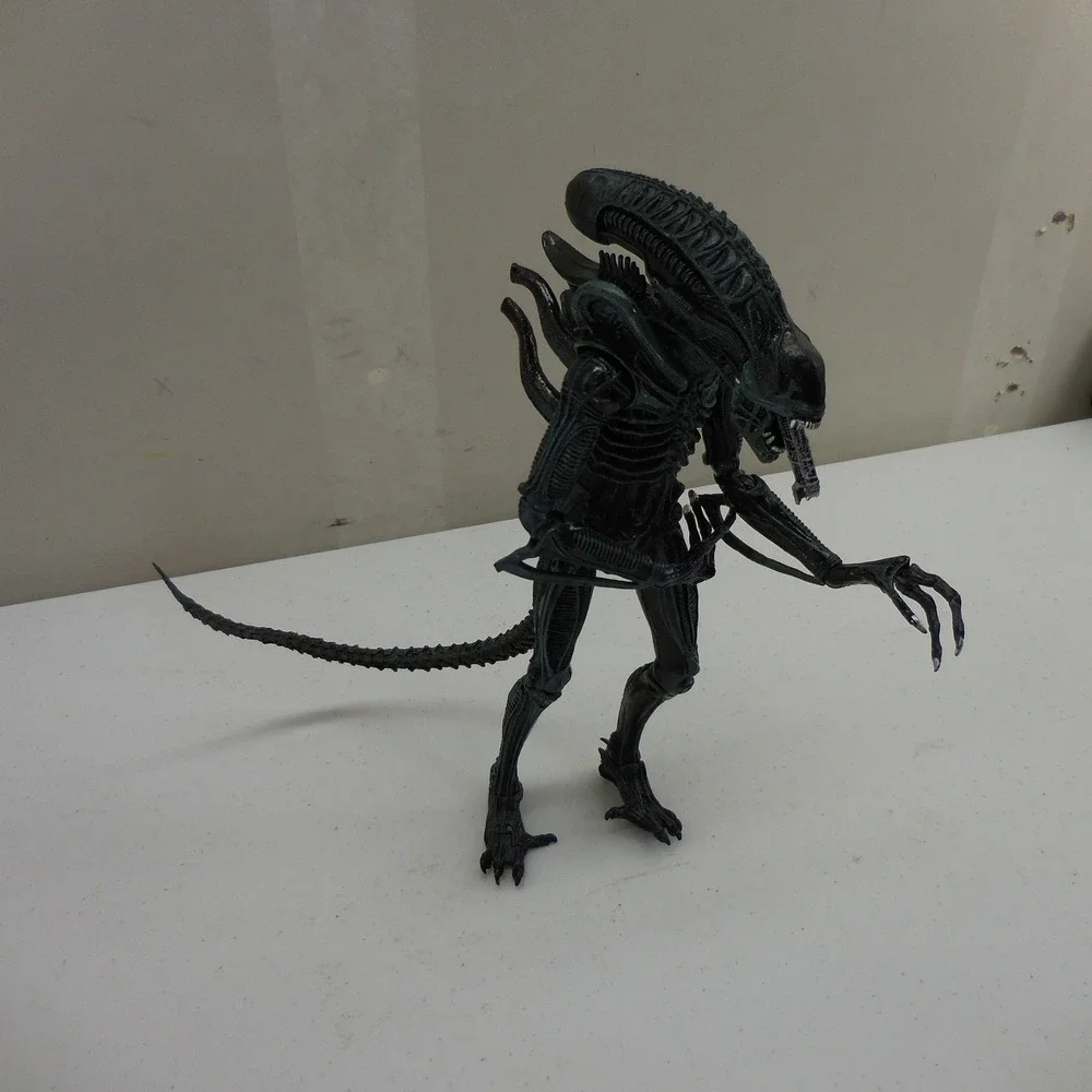 NECA Alien Xenomorph Warrior Action Figure Black Sci-Fi Horror Collectible